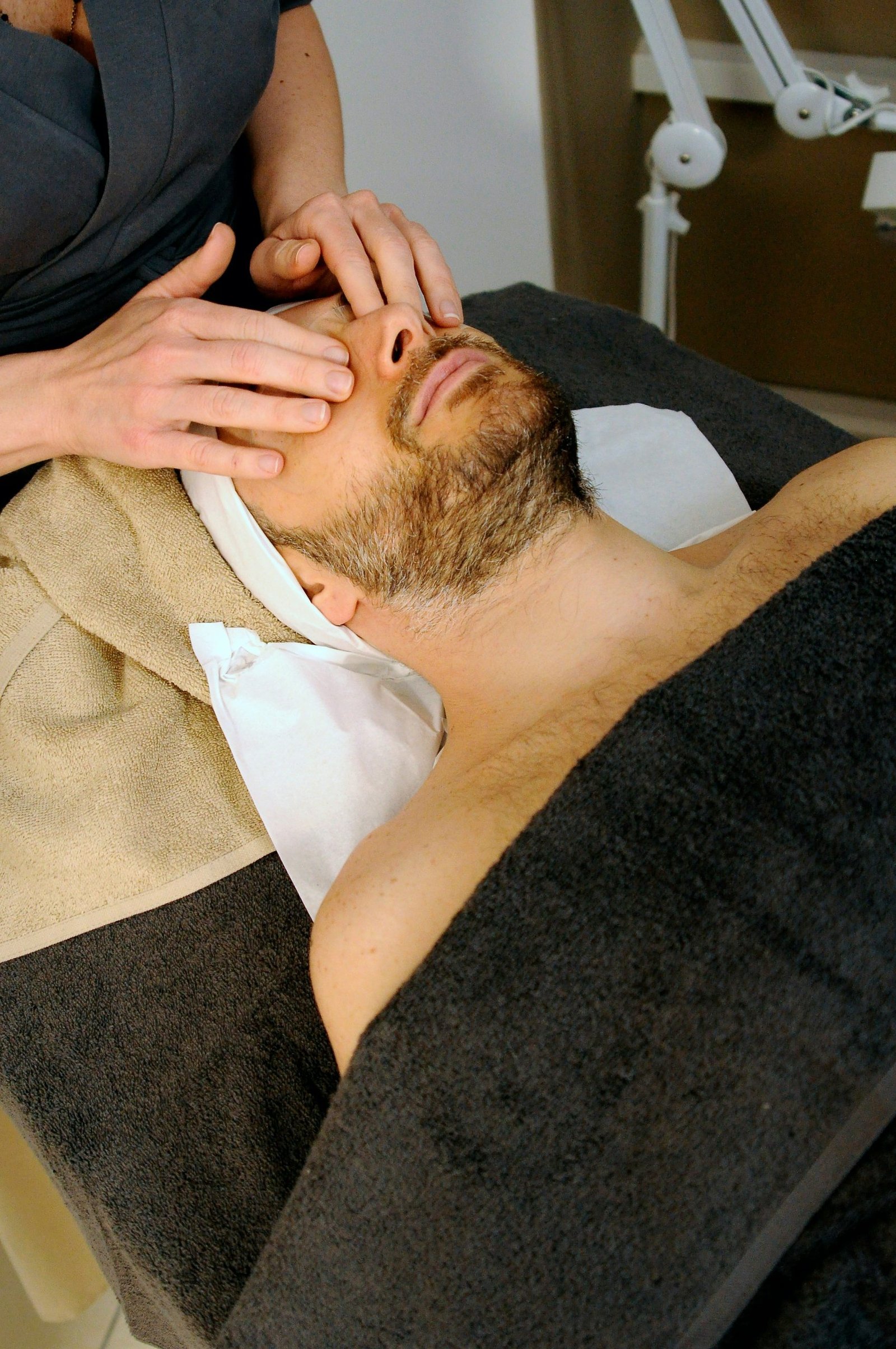 ayurveda fface massage scaled